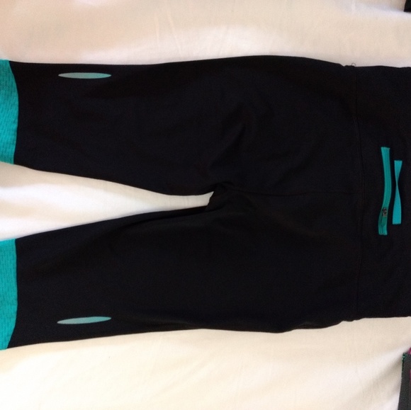 Womens Under Armour Heat Gear Crop Leggings M - Picture 4 of 9